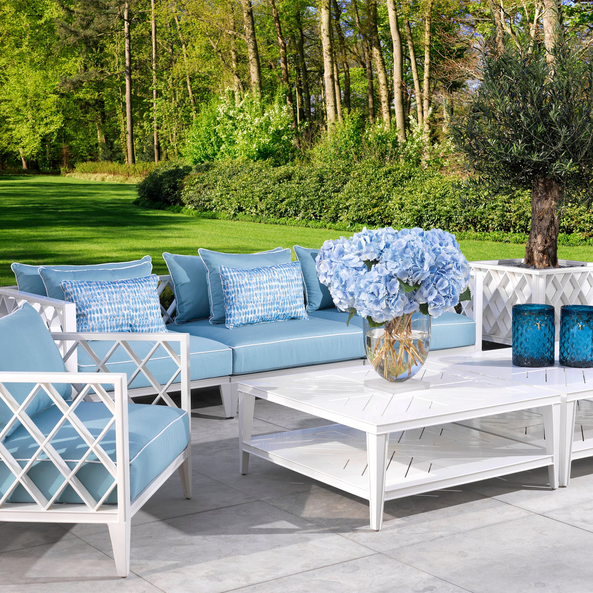 Square Outdoor Table Bell Rive | Eichholtz Miami