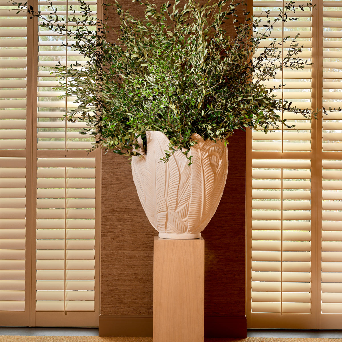 Outdoor Cream Leaf Planter Zanzibar | Eichholtz Miami