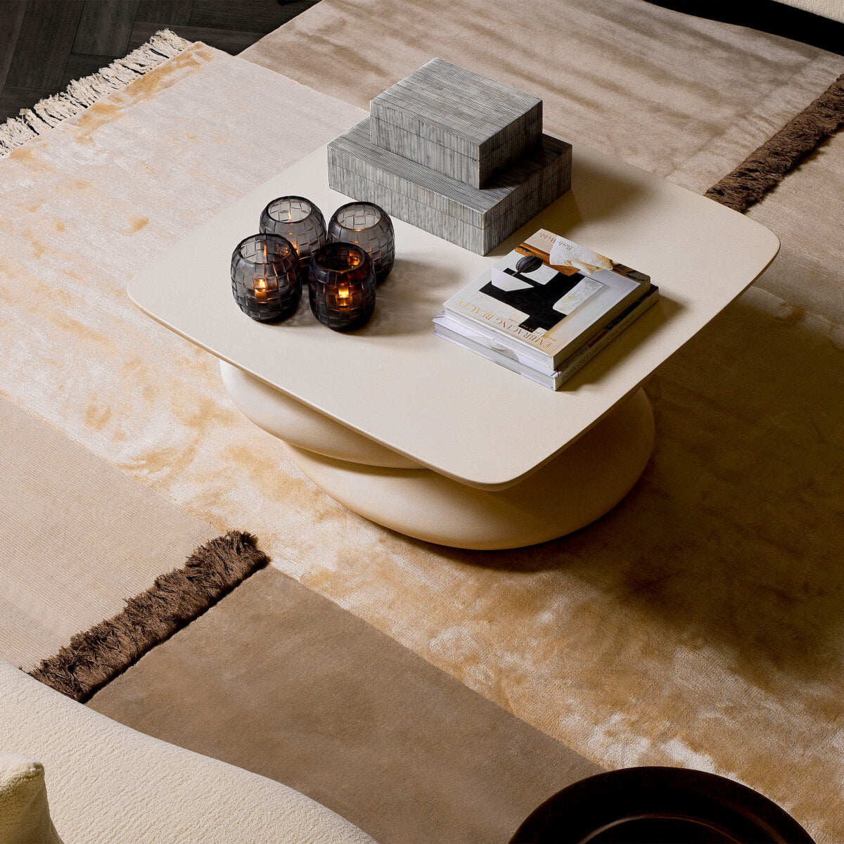 White Minimalist Coffee Table Azura | Eichholtz Miami