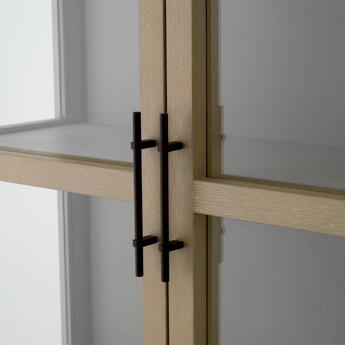 Clear Glass Cabinet San Bernardino | Eichholtz Miami