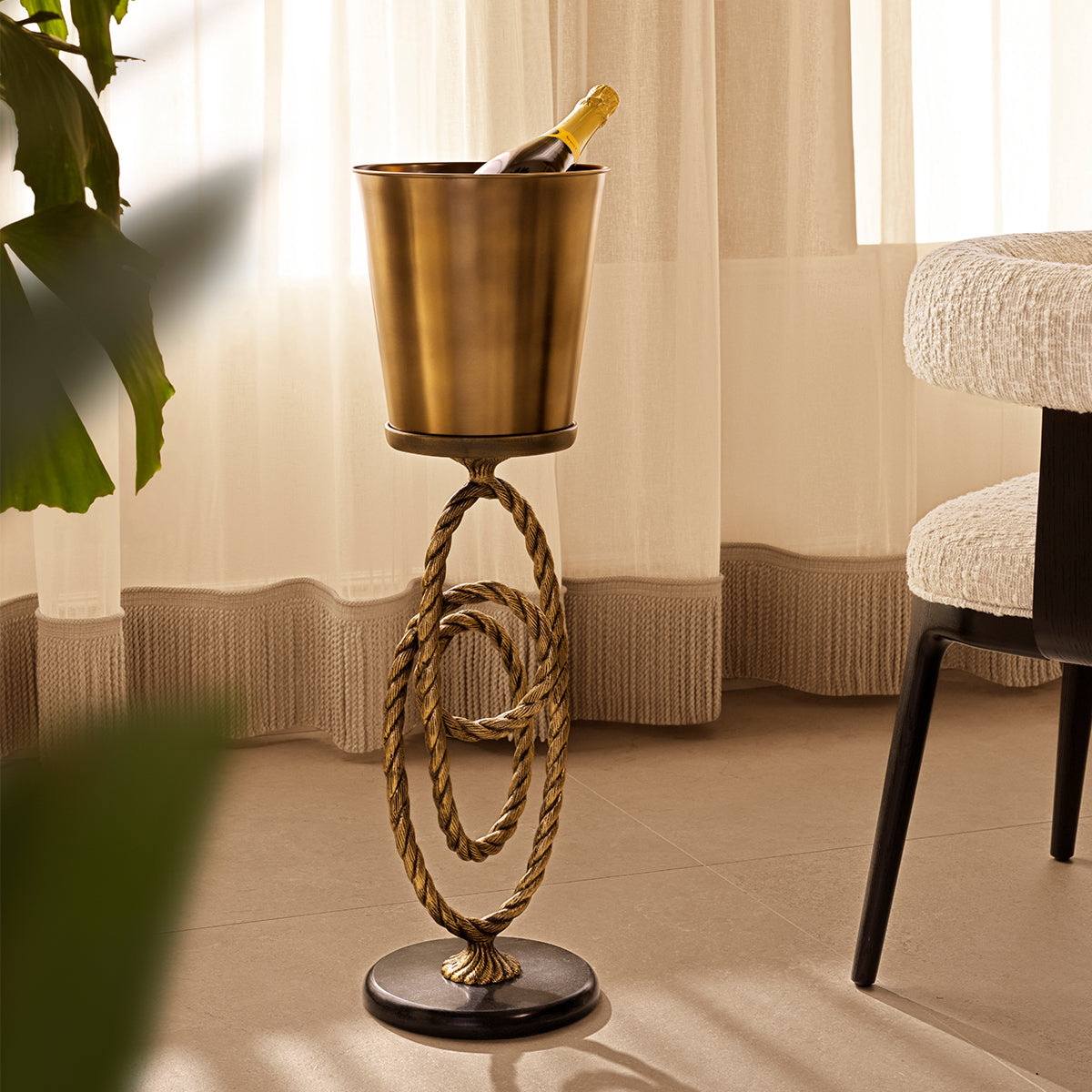 Gold-toned Wine Cooler Corwyn | Eichholtz Miami